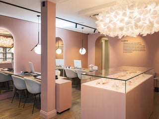 Ein leuchtender Stern in der Winternacht